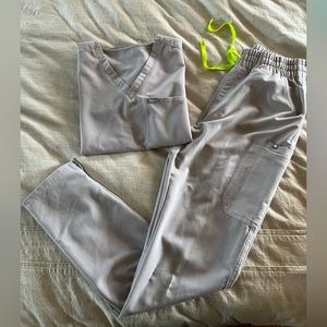 FIGS SLATE SCRUB SET GUC